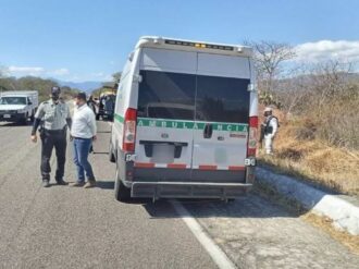Detienen ambulancia del IMSS que transportaba a 28 nicaragüenses
