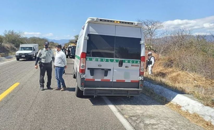 Detienen ambulancia del IMSS que transportaba a 28 nicaragüenses