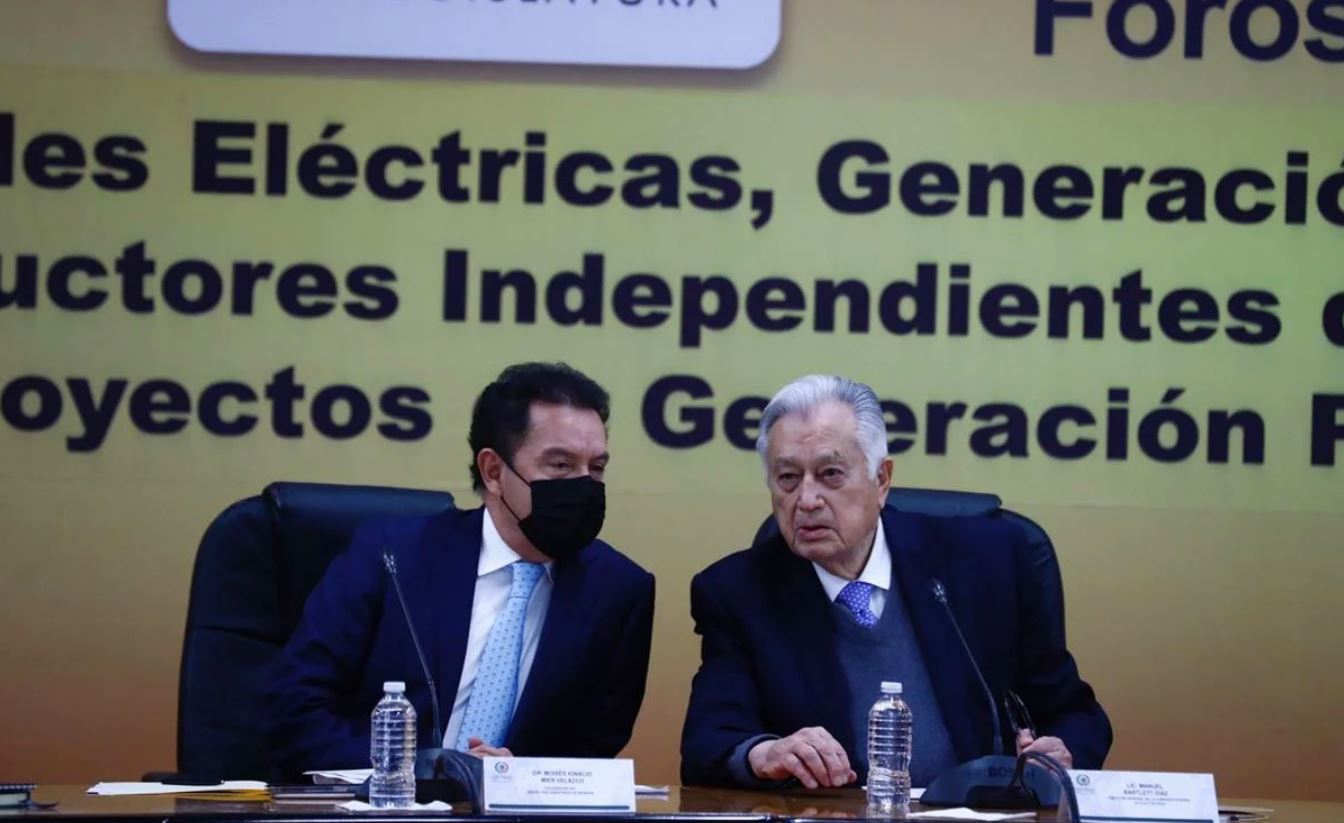 Sin privados ya habría apagones, dicen industriales; Bartlett revira, hay dinero para construir plantas