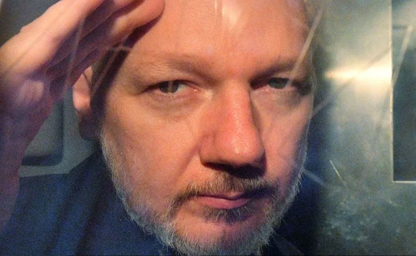 Difunden carta que AMLO envío a Trump en donde ruega indulto para Julian Assange