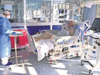 Variante ómicron se convierte en una pesadilla incontrolable