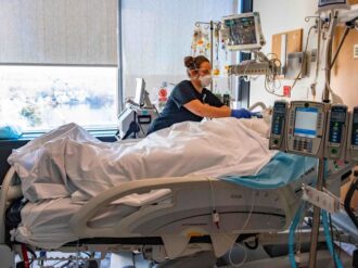 EU bate récord de hospitalizaciones por Covid-19, con más de 145 mil