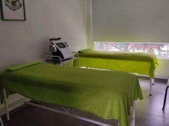 Operaban «en carne viva»: cierran clínica de mecánico; se habría hecho pasar por cirujano