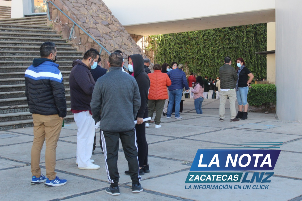 Ponen dosis de refuerzo al personal de salud