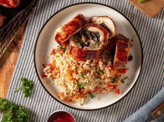 Pollo relleno de hongos