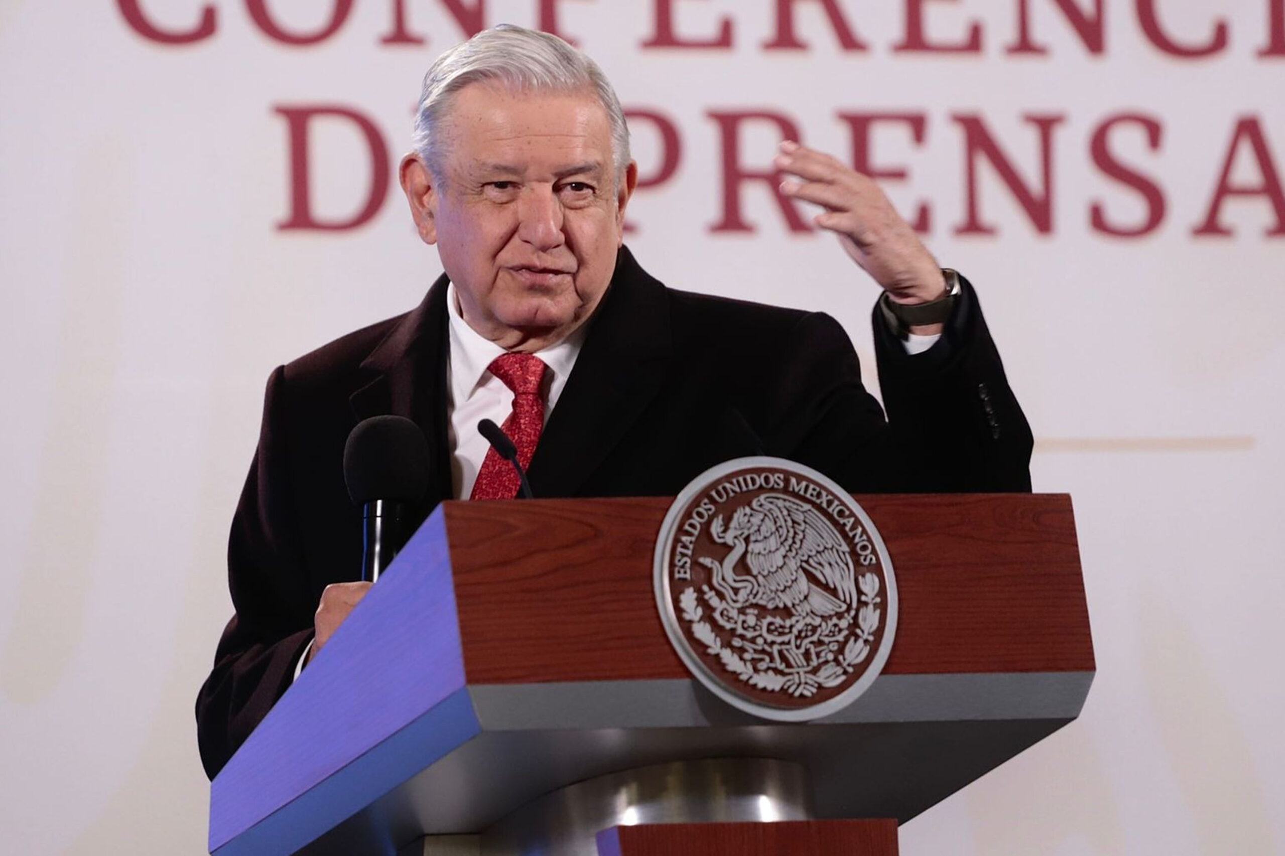 AMLO promete mejor funcionamiento de sector salud a finales del 2022