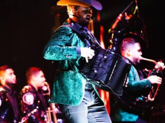 Edén Muñoz, vocalista de Calibre 50, será solista