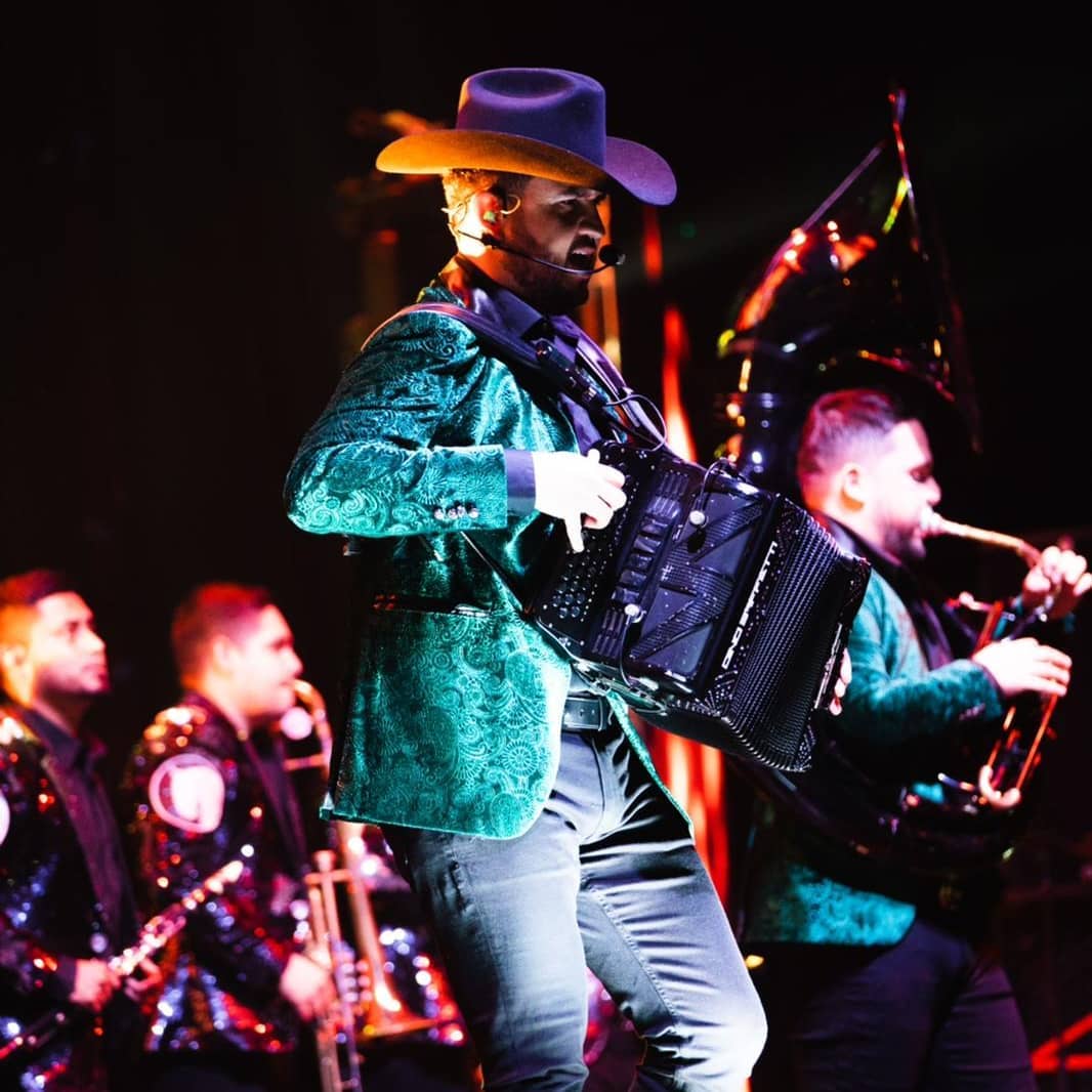 Edén Muñoz, vocalista de Calibre 50, será solista