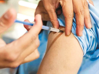 OMS: vacunas de refuerzo evitan en un 80% que ómicron provoque casos graves
