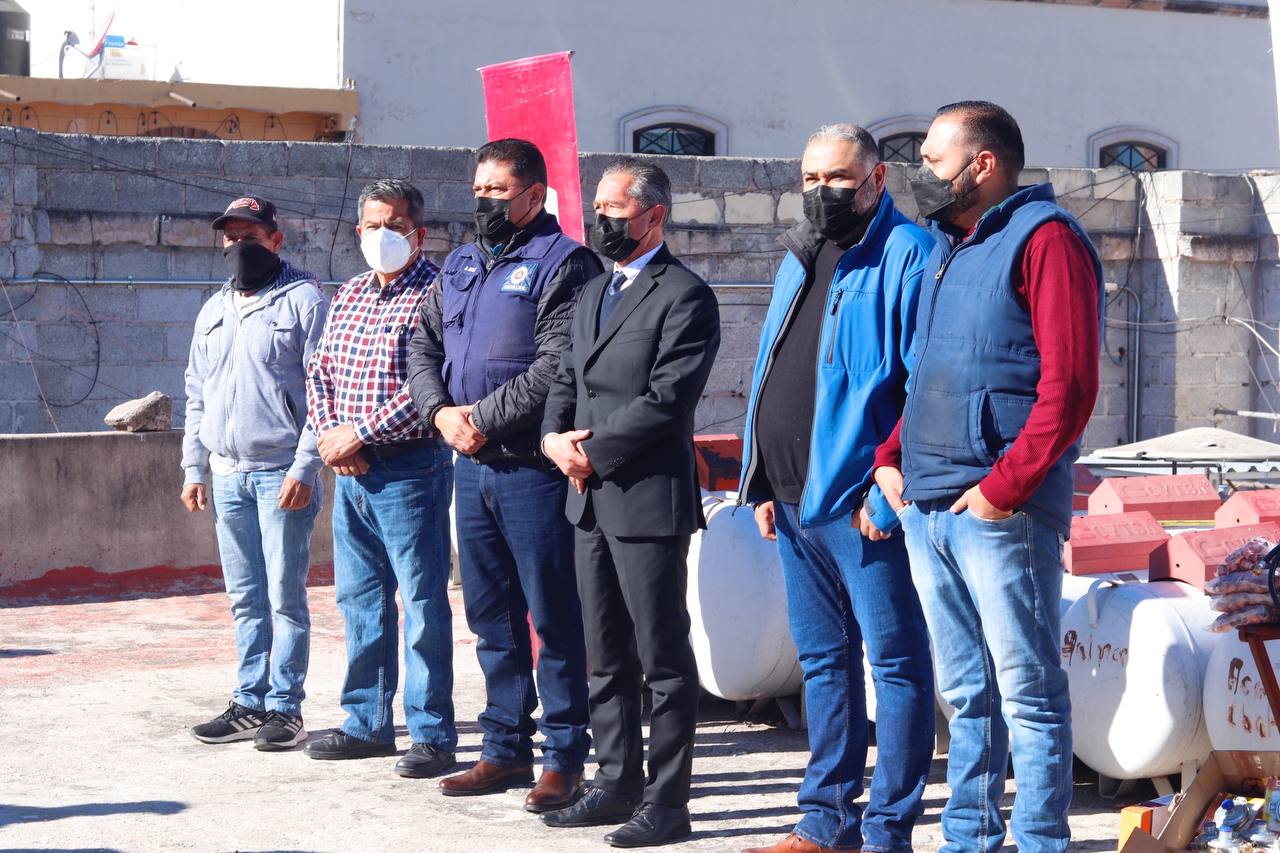 Rehabilitan abasto de gas estacionario en mercado Benito Juárez