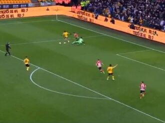 Raúl Jiménez se luce con asistencia en la FA Cup con los Wolves