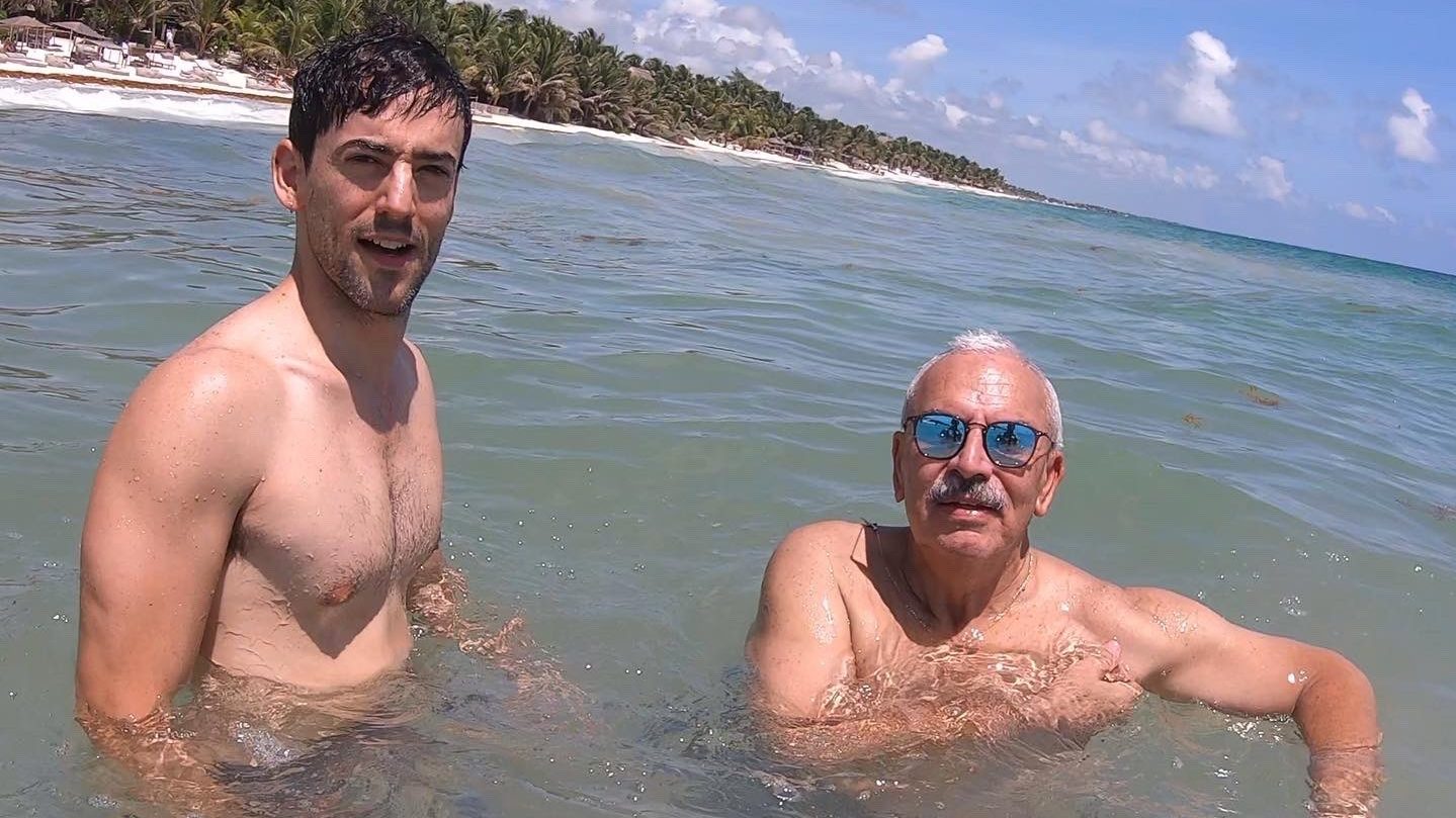 Luis Gerardo Méndez recuerda la muerte de su padre por Covid