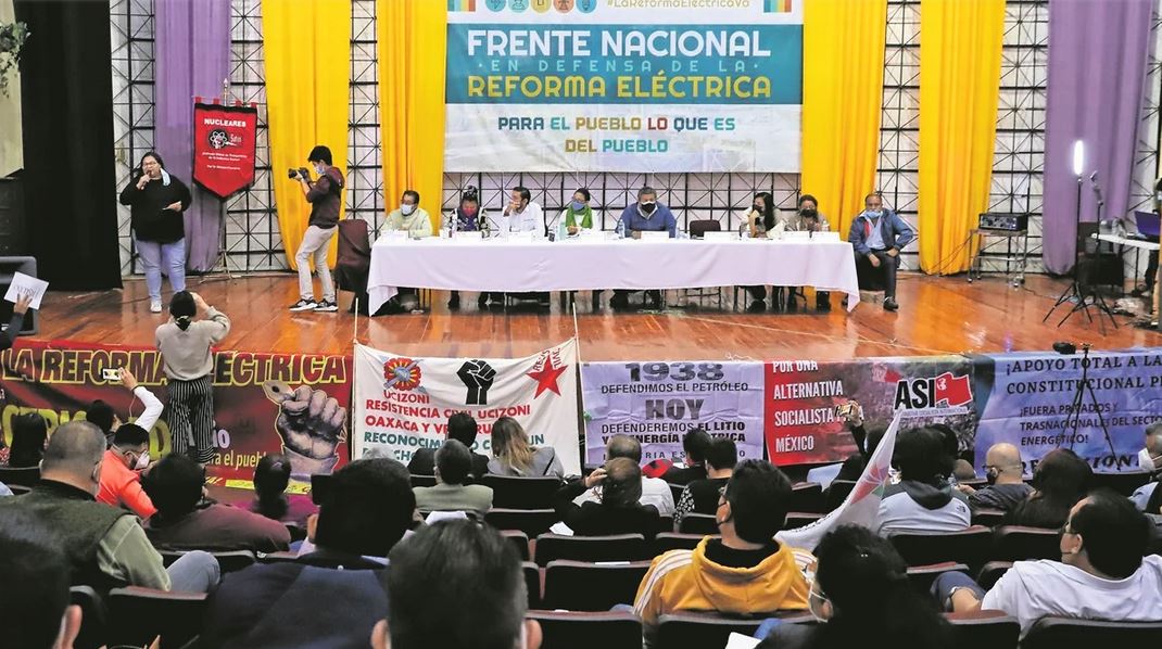 Morena crea frente a favor de ley eléctrica