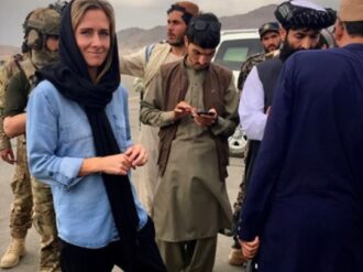 Neozelandesa embarazada fue acogida por talibanes; su país le negó el ingreso por Covid-19