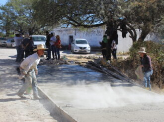 Pavimentan calle principal de Los Sauces