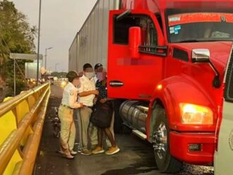 Localizan a 7 migrantes extranjeros en la cabina de un tráiler en Chiapas