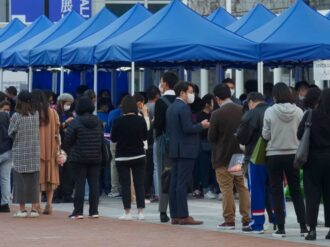 Muertes por Covid siguen bajando pese al «tsunami ómicron»: OMS