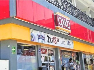 Oxxo «abre la segunda caja» y se defiende con video de ataques de AMLO por tarifas eléctricas