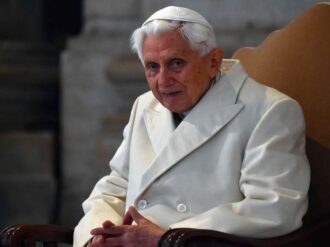 Informe reprocha a Benedicto XVI su conducta por conocimiento de casos de abusos sexuales