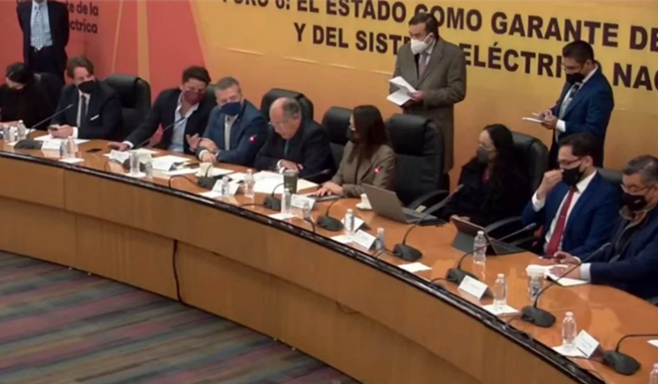 Expertos ahora chocan por rectoría energética del Estado en foro de reforma eléctrica de AMLO