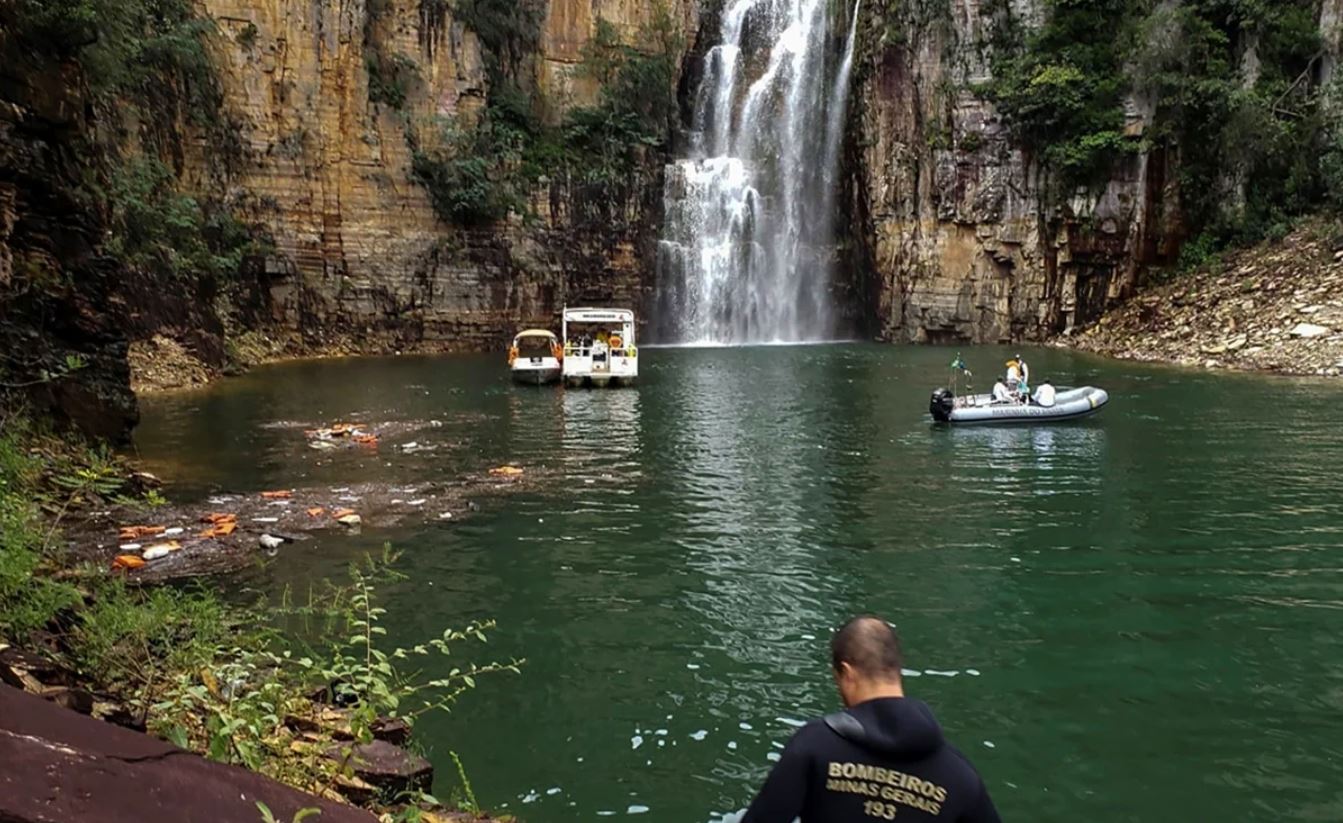 Suman 8 muertos tras desprendimiento de roca en cañón de Brasil