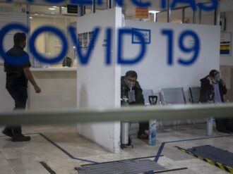 Gobierno analiza que farmacias vendan tratamientos contra Covid