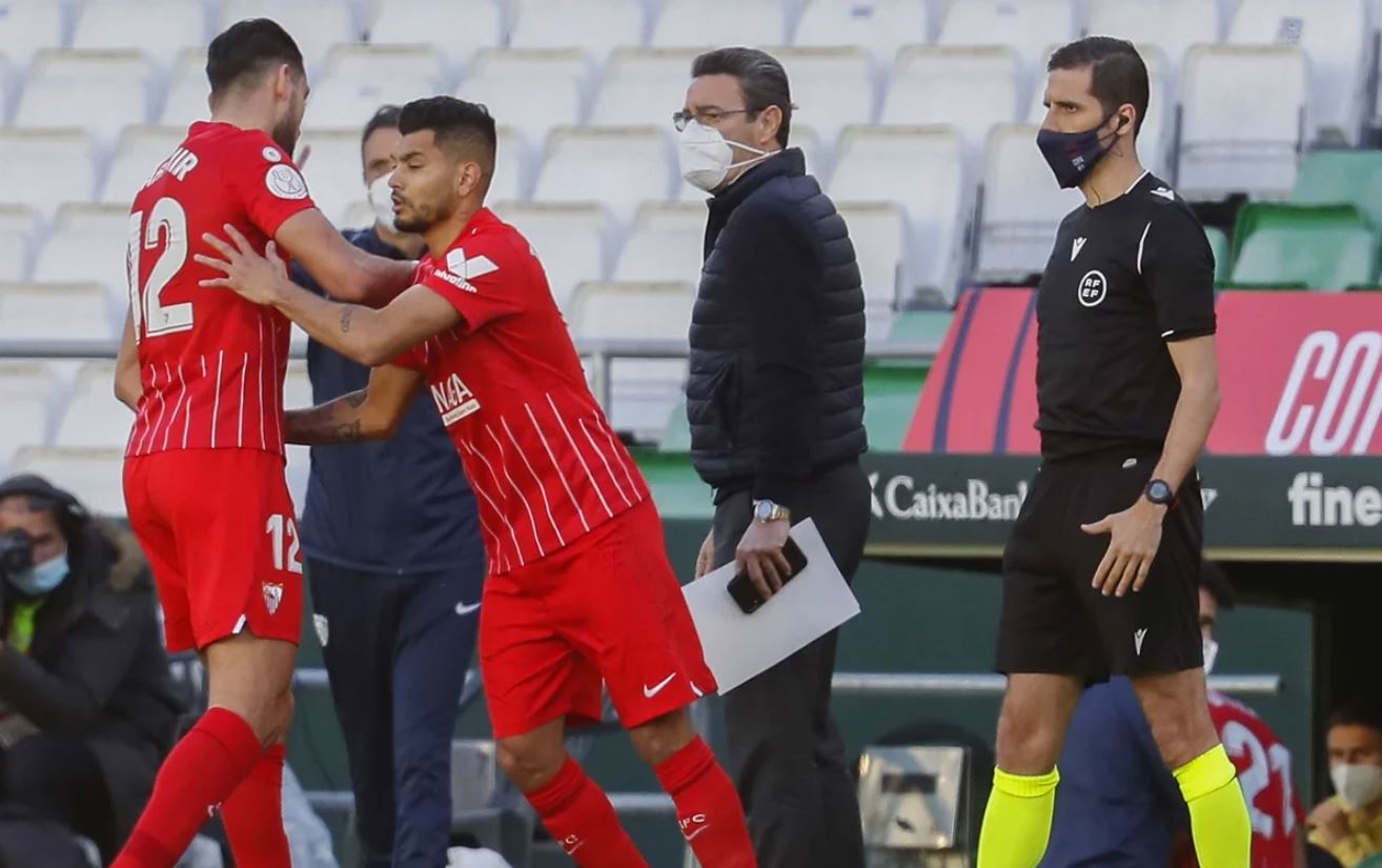 El ‘Tecatito’ Corona hace su debut con el Sevilla