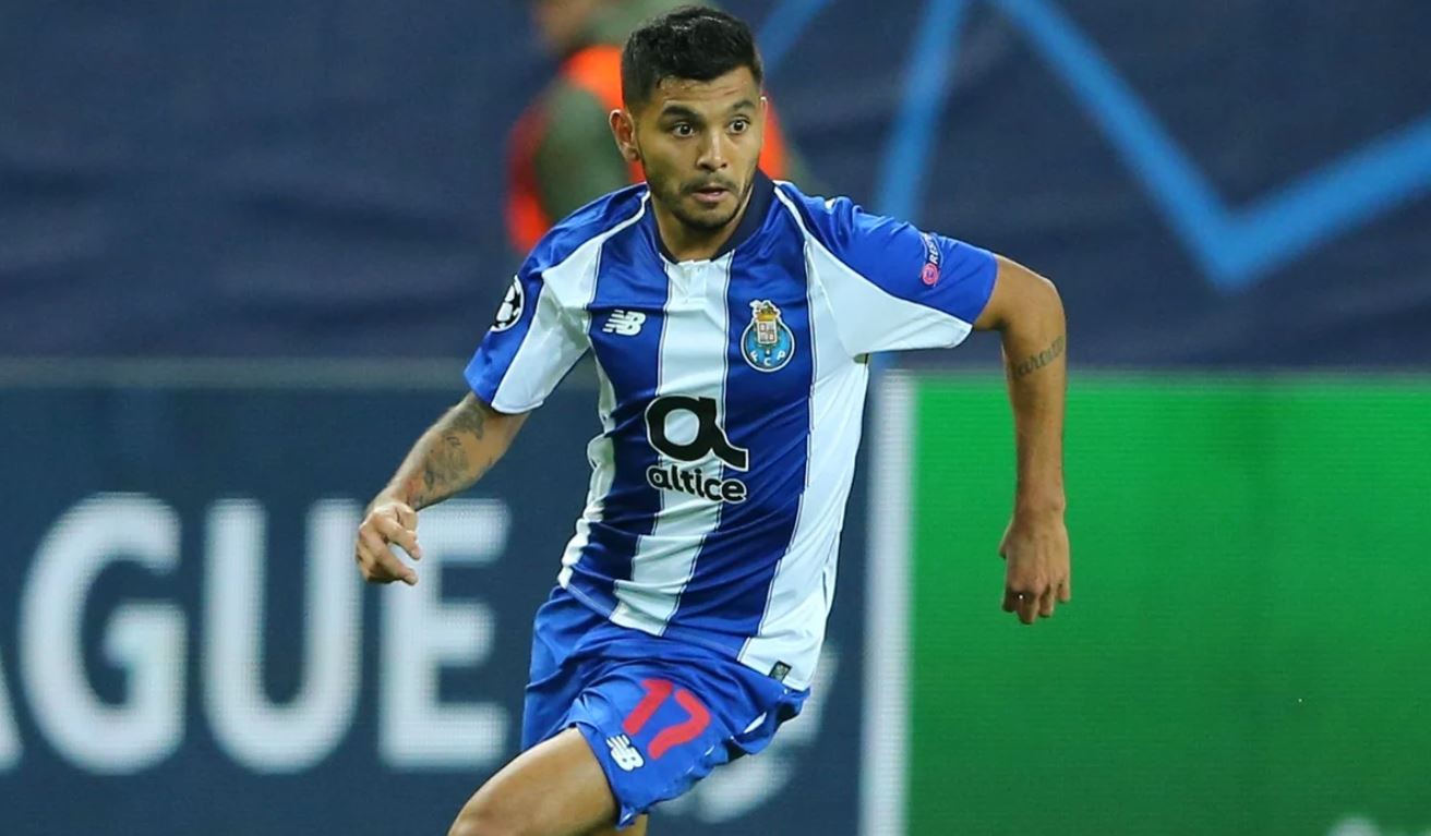 Tecatito Corona llega a un acuerdo para fichar con el Sevilla
