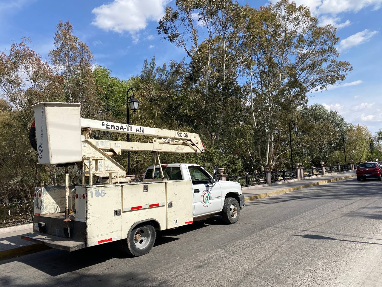 Reestablecen iluminación en puente del Río Grande, Jerez