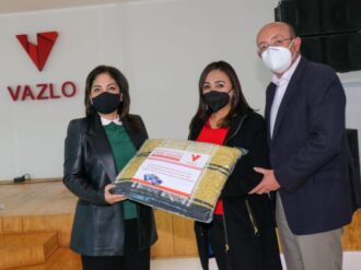 Regala Vazlo mil cobijas para zacatecanos necesitados