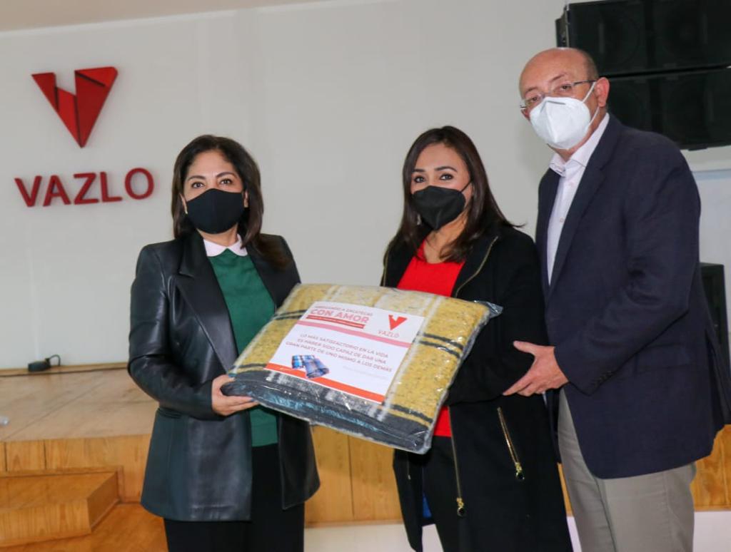 Regala Vazlo mil cobijas para zacatecanos necesitados