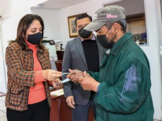 Entrega SEDIF, apoyos económicos para gastos médicos y funerarios