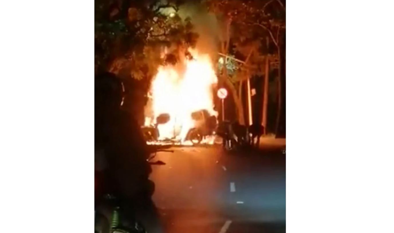 Incendio de camioneta de lujo deja dos muertos en Las Lomas