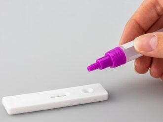 Tendrá EU 500 millones de pruebas covid gratuitas