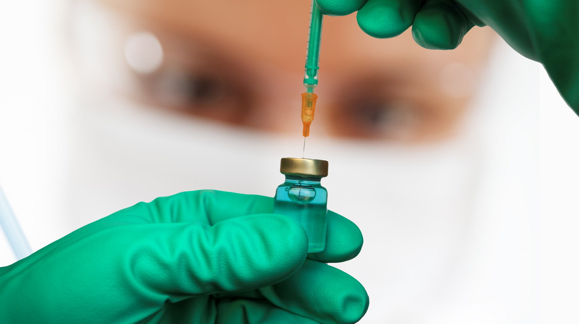 Inicia Pfizer pruebas de vacuna contra variante ómicron