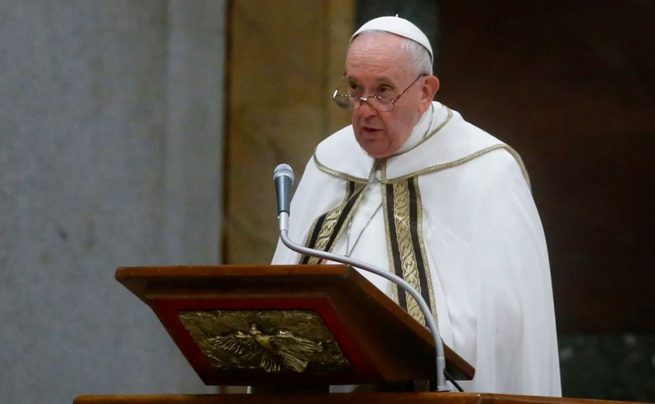Nunca condenes a un hijo por su orientación sexual: Papa Francisco