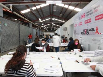 INE detecta 28 mil muertos y más de 700 presos entre firmas para la revocación de mandato