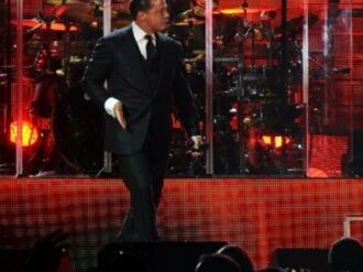 Reaparece Luis Miguel más delgado