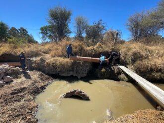 Reparan colector de aguas negras del río Jomulco