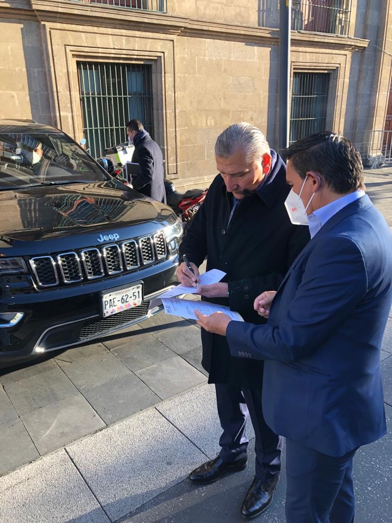 Se compromete el titular de la Segob a pagar “lo más pronto posible”
