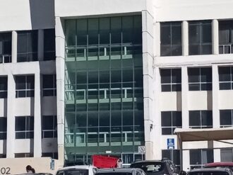 Se manifiestan afuera de la Sefin