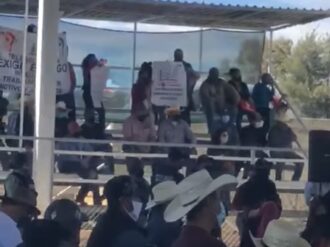 Se manifiestan maestros contra David Monreal