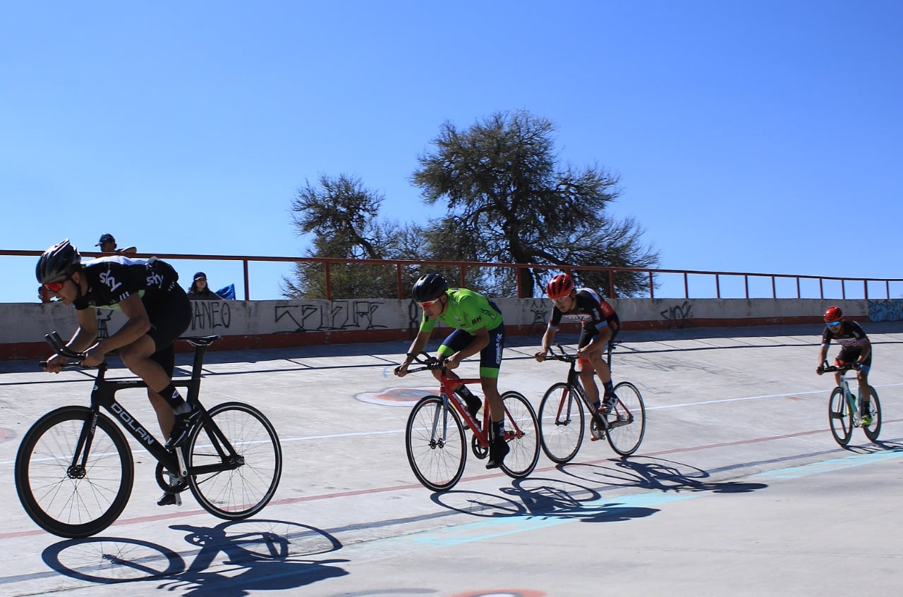 Clasifican ocho ciclistas en modalidad de pista