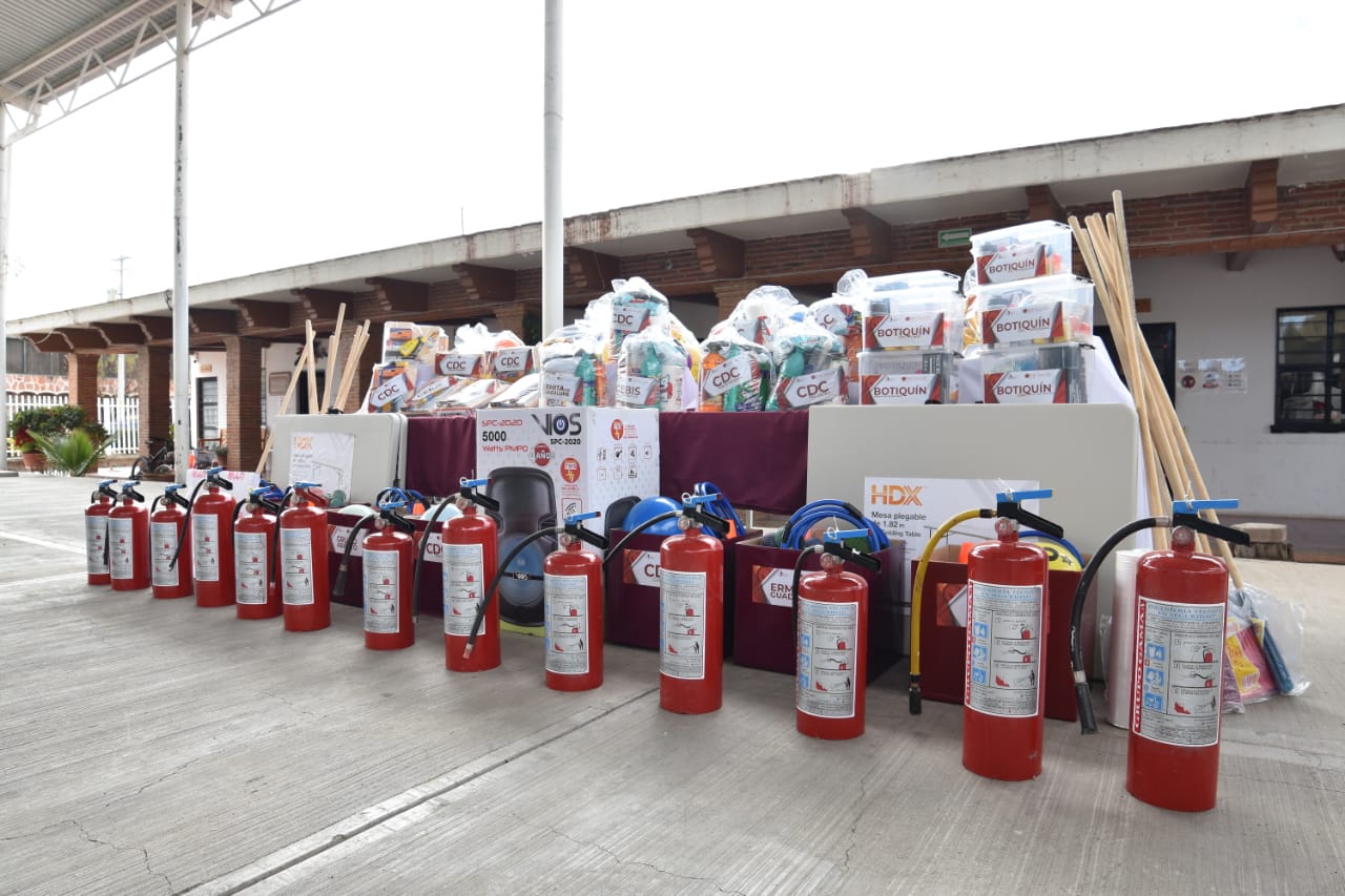 Entregan paquetes sanitarios a los Centros de Desarrollo Comunitario