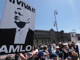 Aprobación de AMLO se mantiene estable