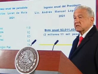 «No sé por qué se alebrestaron», dice AMLO al exhibir otra vez los presuntos ingresos de Loret de Mola