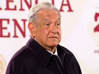 Pide AMLO a Loret de Mola transparentar sus ingresos