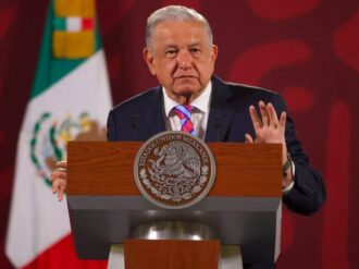 Por ética Carlos Loret, López-Dóriga y Carmen Aristegui deberían decir cuánto ganan: AMLO