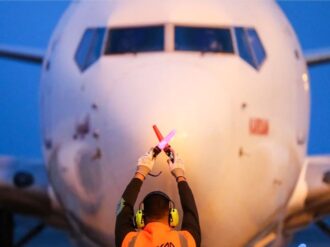 Aerolíneas cancelan o desvían vuelos a Ucrania ante temor de invasión rusa