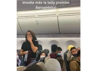 Exhiben en redes sociales a mujer que retrasó un vuelo; la llaman «Lady Aeroméxico»